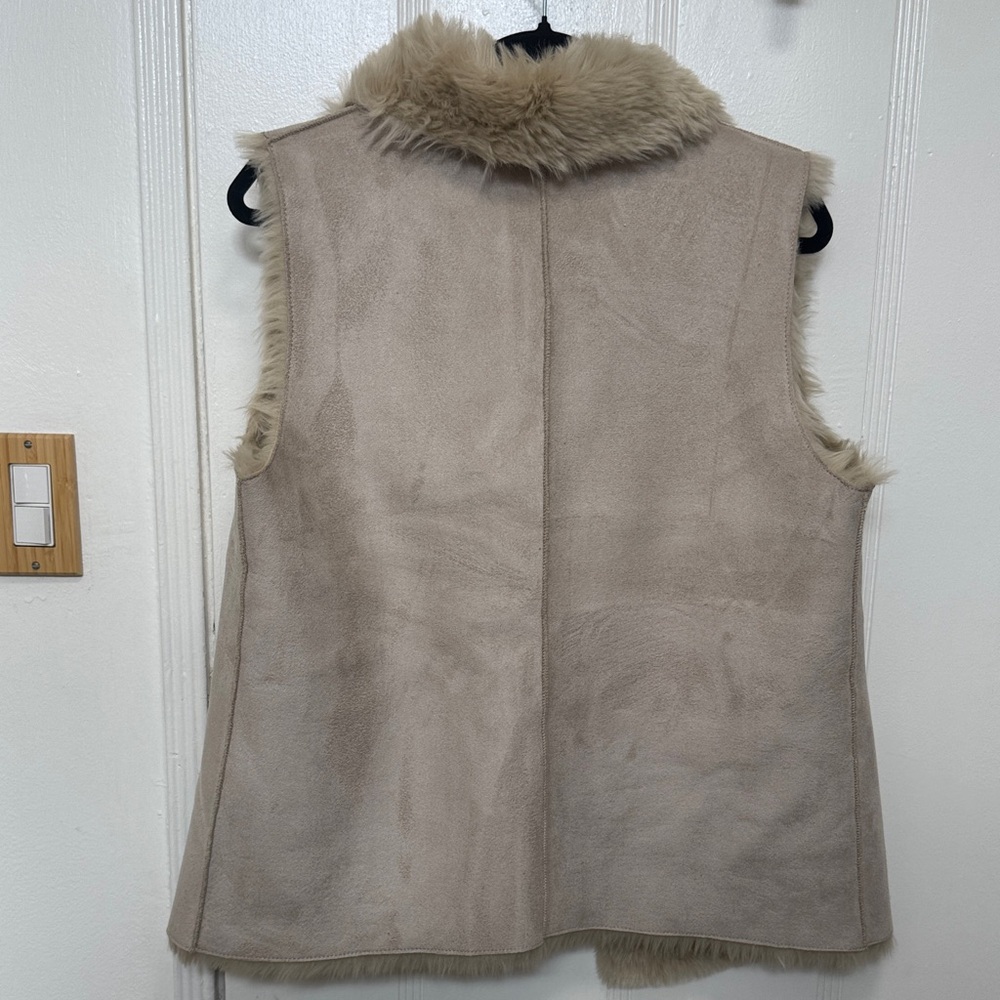 LOFT Beige Faux Fur Vest - Picture 7 of 7